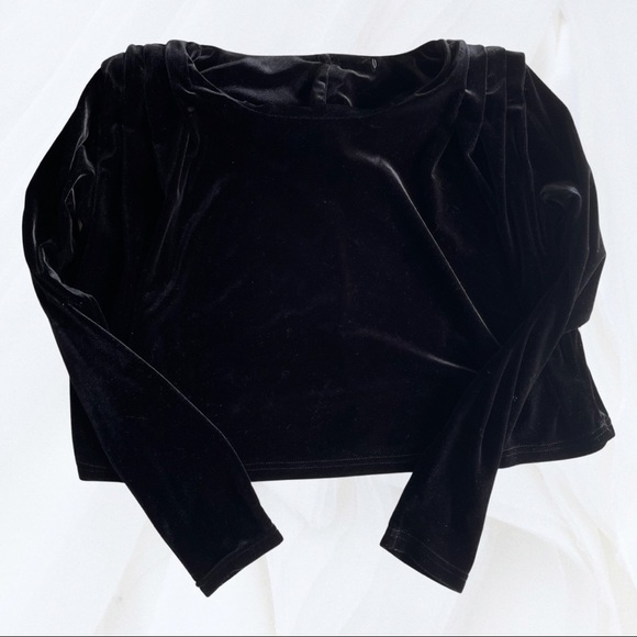 90’s black velvet top, ruched shoulder detail, long sleeves - Picture 9 of 13